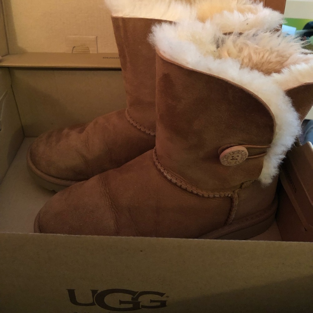 kids authentic bailey button uggs